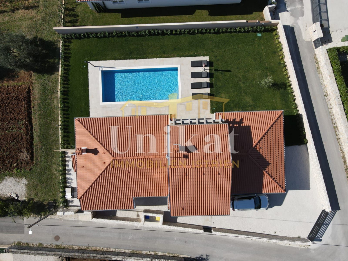 Villa con due unità abitative - vista mare